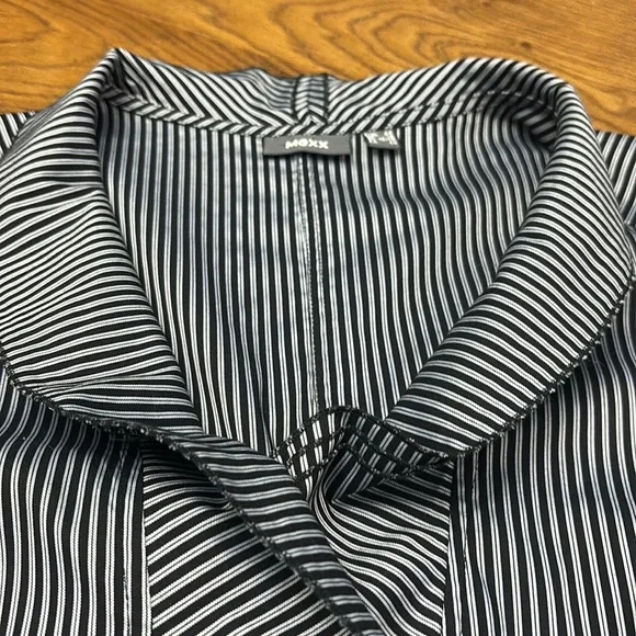 MEXX Striped and Ruffle Top - Picture 7 of 9